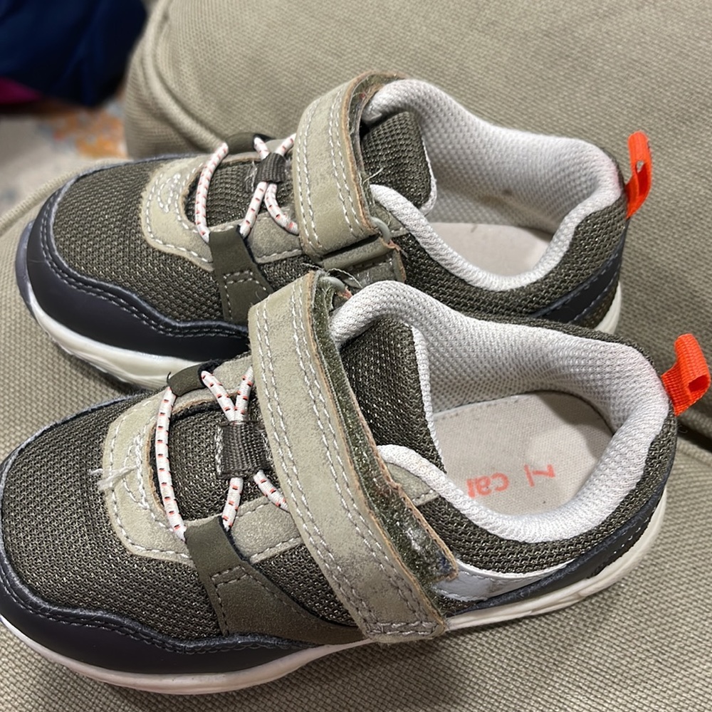 Toddler boys Carter’s sneakers - Picture 3 of 3